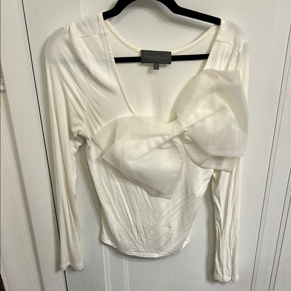 Sunday in Brooklyn Tops - ANTHROPOLOGIE Elegant White Top with Bow Detail M